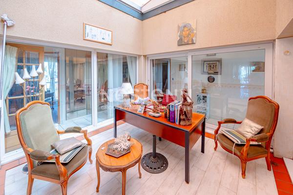A vendre Villa d'architecte à Auch ? 239 m², terrain arboré et cadre privilégié