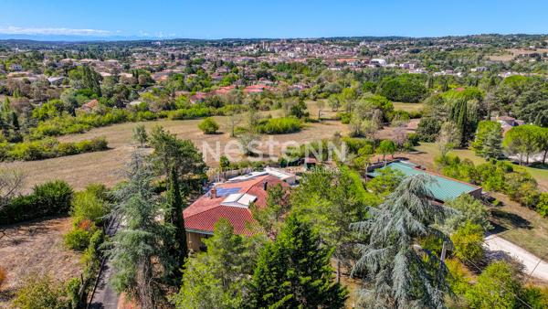 A vendre Villa d'architecte à Auch ? 239 m², terrain arboré et cadre privilégié
