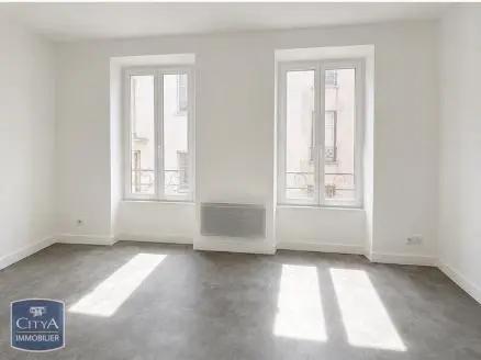 Appartement à louer 4 pièces 94.69m² Saint-Léonard-de-Noblat (87400)