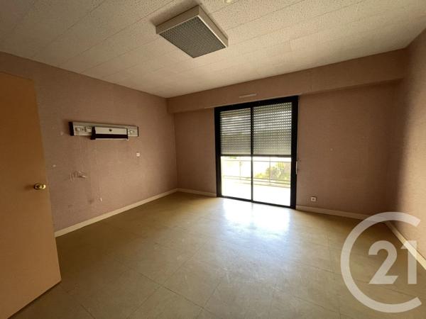 Immeuble à vendre  3601 m 2   BLAIN  - 44
