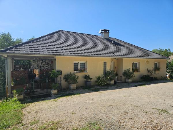 Maison de 200 m2 à vendre 7 pièces proche d'OBJAT (19)