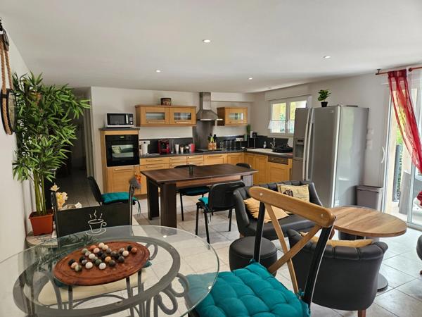 Maison de 200 m2 à vendre 7 pièces proche d'OBJAT (19)