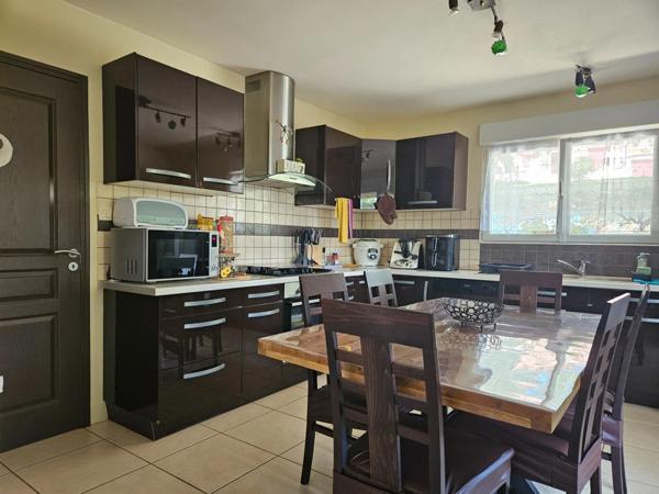 Maison de 200 m2 à vendre 7 pièces proche d'OBJAT (19)