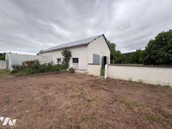 EPANNES, pavillon sir sous sol-semi-enterré de 134 m² 