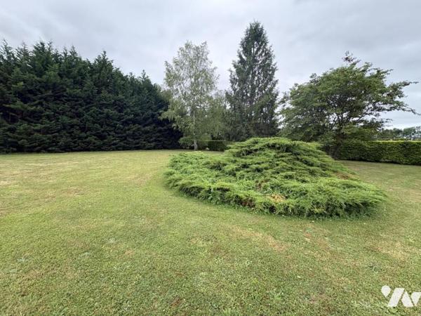 EPANNES, pavillon sir sous sol-semi-enterré de 134 m² 