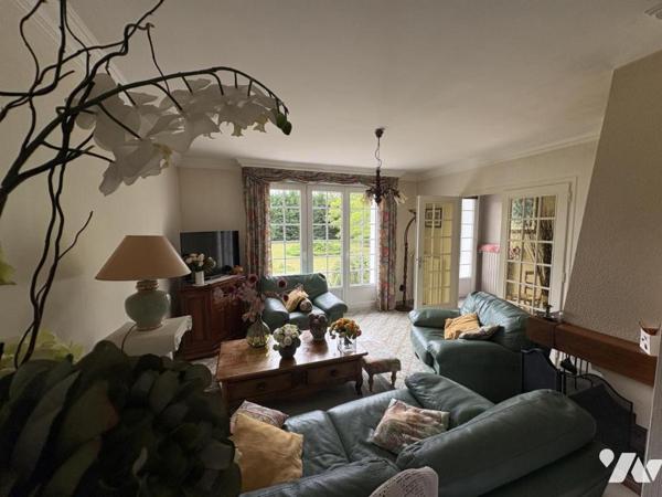 EPANNES, pavillon sir sous sol-semi-enterré de 134 m² 