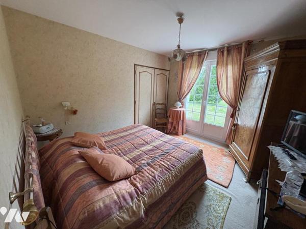 EPANNES, pavillon sir sous sol-semi-enterré de 134 m² 