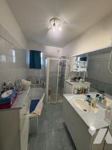 EPANNES, pavillon sir sous sol-semi-enterré de 134 m² 