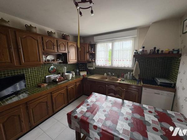 EPANNES, pavillon sir sous sol-semi-enterré de 134 m² 
