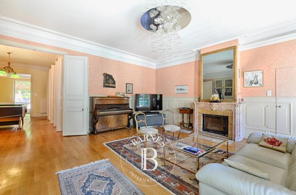 Metz, Propriété 5 Chambres -  600 m² à vendre