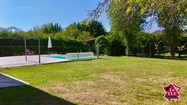 Maison de plain pied avec piscine. Penne-d'Agenais (47140)