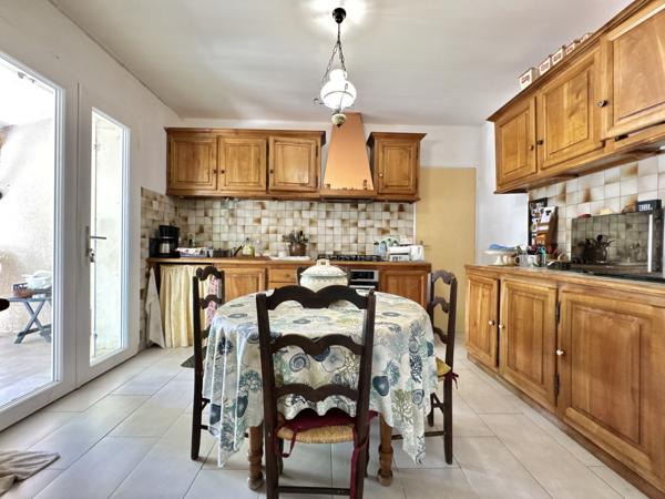 Maison de plain pied avec piscine. Penne-d'Agenais (47140)