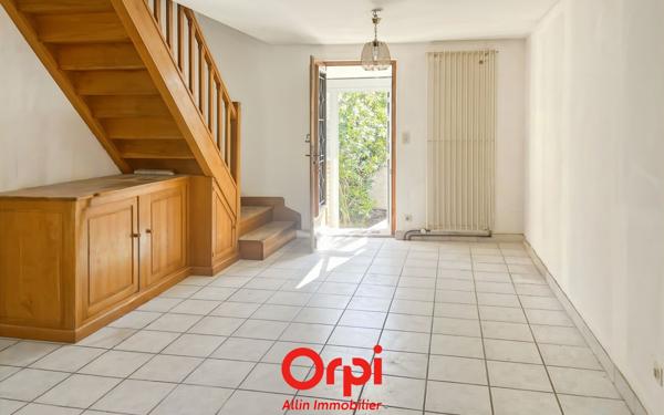 Maison à vendre    3 pièces •  Désertines