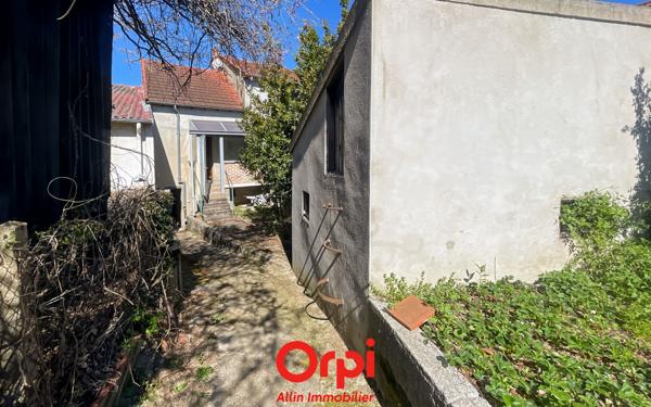 Maison à vendre    3 pièces •  Désertines