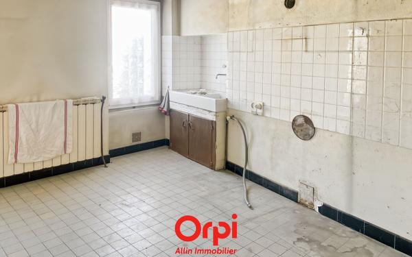 Maison à vendre    3 pièces •  Désertines