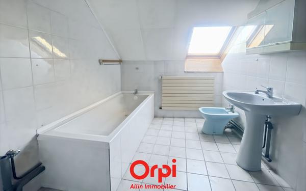 Maison à vendre    3 pièces •  Désertines