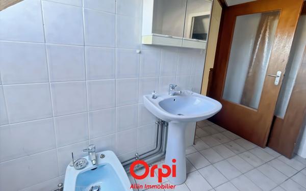 Maison à vendre    3 pièces •  Désertines