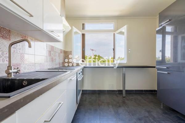 Appartement
         3 pièces
        - 72 m² Exclusivité 230 000 € *