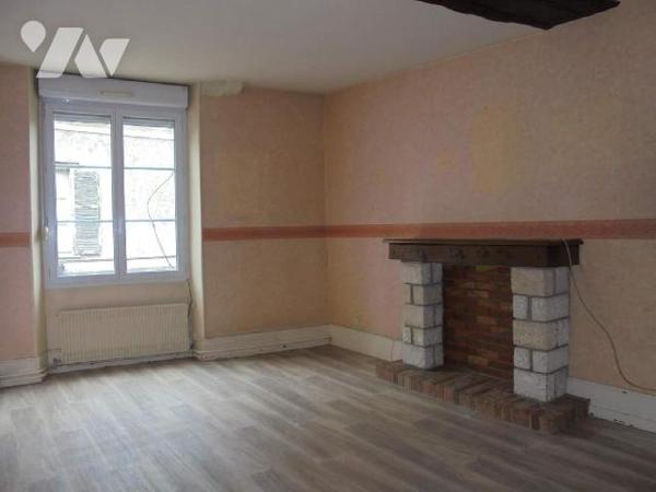Beaugency, Local commercial avec habitation, Loiret (45)

Rue du Pont, idéalement placée près d...