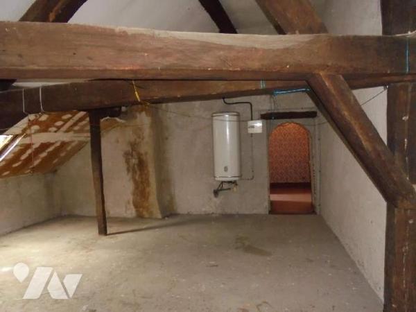 Beaugency, Local commercial avec habitation, Loiret (45)

Rue du Pont, idéalement placée près d...