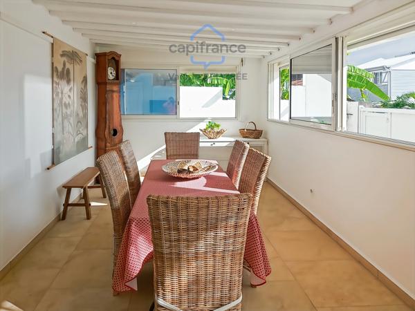 Terre Sainte – Charmante maison Bourbon Bois T3/4 rénovée dans un quartier prisé de Saint-Pierre