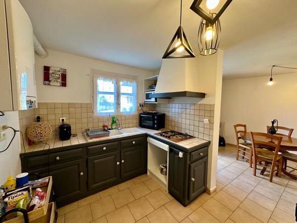 Hameau composé de 5 habitations avec garage et dépendance sur 16000m² de terrain.