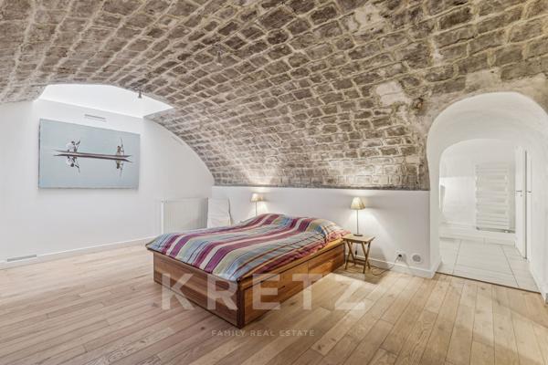 Maison entièrement rénovée avec volumes et espaces atypiques