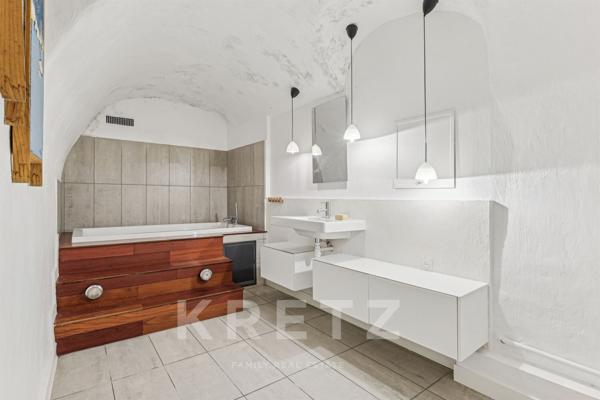 Maison entièrement rénovée avec volumes et espaces atypiques