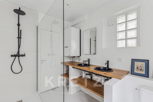 Maison entièrement rénovée avec volumes et espaces atypiques