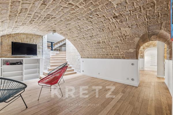 Maison entièrement rénovée avec volumes et espaces atypiques