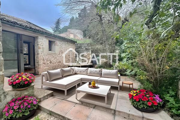 Grande demeure du 18 éme siècle, d’environ 220m2 à 2 pas du lac