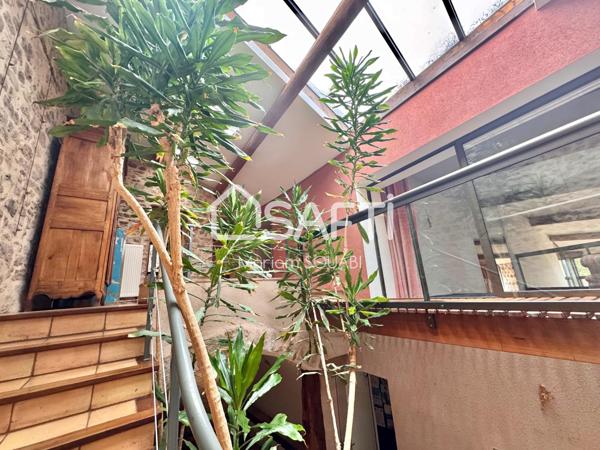 Grande demeure du 18 éme siècle, d’environ 220m2 à 2 pas du lac