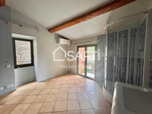 Grande demeure du 18 éme siècle, d’environ 220m2 à 2 pas du lac