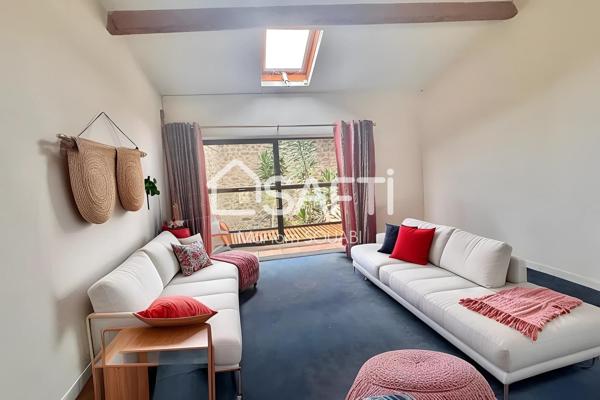 Grande demeure du 18 éme siècle, d’environ 220m2 à 2 pas du lac