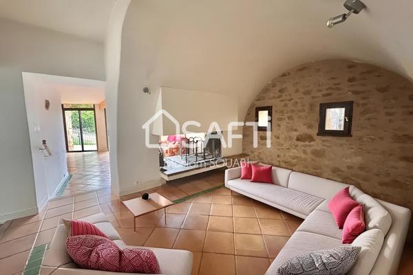 Grande demeure du 18 éme siècle, d’environ 220m2 à 2 pas du lac