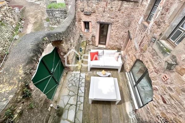 Grande demeure du 18 éme siècle, d’environ 220m2 à 2 pas du lac