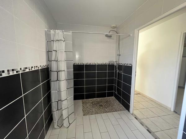 MAISON DE PLAIN PIED - PROCHE COMMERCES ET ECOLES