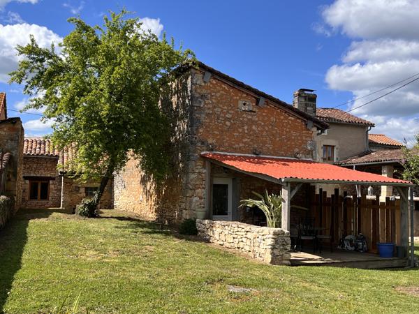 Maison à vendre à Javerlhac-et-la-Chapelle-Saint-Robert (24300) - Dordogne