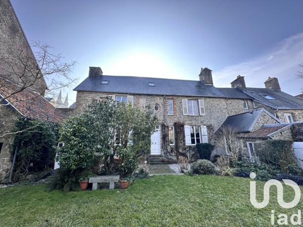 Maison 8 pièces de 280 m² à Coutances (50200)