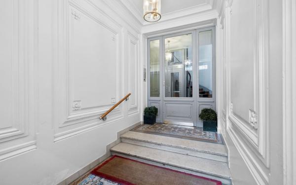 Appartement à vendre    3 pièces • 39,83 m2 Paris 15