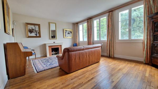 A VENDRE 37100 TOURS - Appartement 5 pièces de 107 m² avec garage et cave