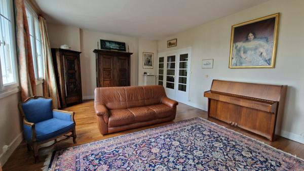 A VENDRE 37100 TOURS - Appartement 5 pièces de 107 m² avec garage et cave