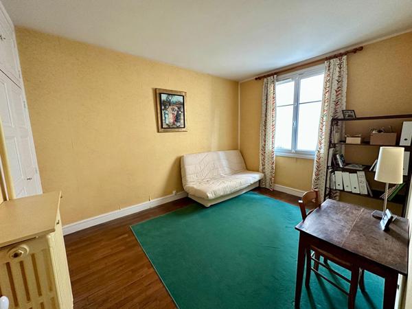 A VENDRE 37100 TOURS - Appartement 5 pièces de 107 m² avec garage et cave