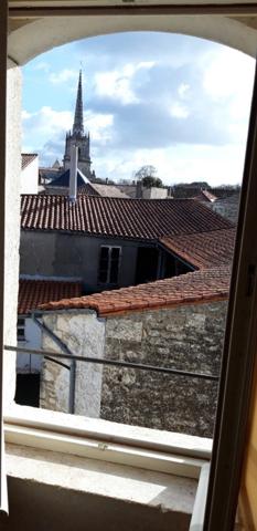 LUCON COEUR DE VILLE APPARTEMENT RENOVE 50M²/1 CHAMBRE CHARGES COMPRISES AVEC VUE PANORAMIQUE