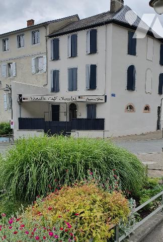 Maison (chambre d'hôte) de 200 m², en plein centre-ville de BAGNERES-DE-BIGORRE  proche des Thermes.