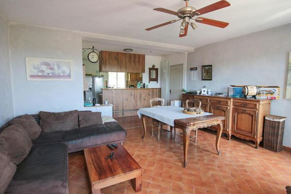 EXCLUSIVITE, MANOSQUE, résidence calme, en 3e et dernier étage, BEL APPART T4 de 82 M2 traversant et hyper clair