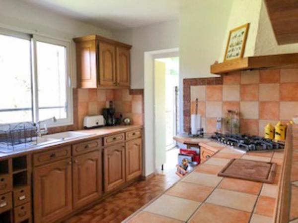 EXCLUSIVITE, MANOSQUE, résidence calme, en 3e et dernier étage, BEL APPART T4 de 82 M2 traversant et hyper clair