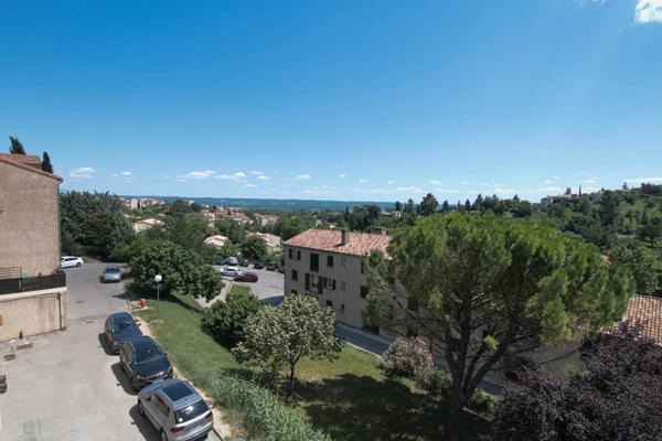EXCLUSIVITE, MANOSQUE, résidence calme, en 3e et dernier étage, BEL APPART T4 de 82 M2 traversant et hyper clair