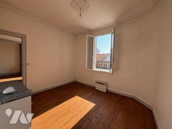 DUPLEX de charme idéalement situé à d'Andernos les bains, dans un environnement privilégié à de...