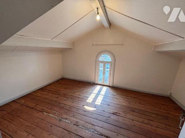DUPLEX de charme idéalement situé à d'Andernos les bains, dans un environnement privilégié à de...
